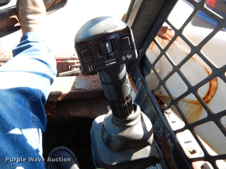 image for item HE9891 2010 Bobcat T320  skid steer loader