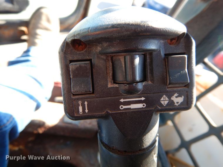 image for item HE9891 2010 Bobcat T320  skid steer loader