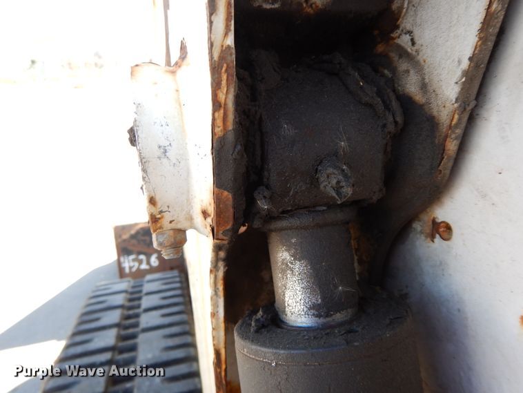 image for item HE9891 2010 Bobcat T320  skid steer loader