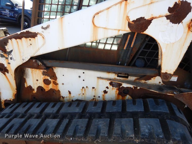 image for item HE9891 2010 Bobcat T320  skid steer loader