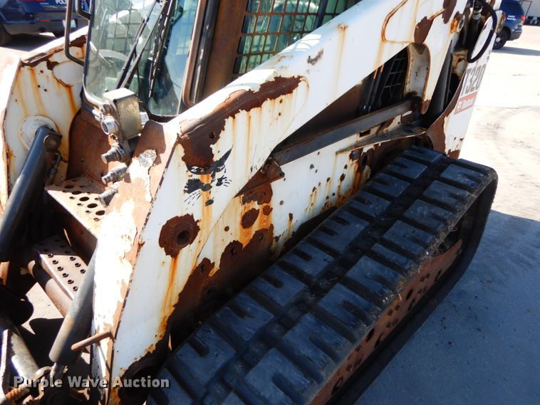 image for item HE9891 2010 Bobcat T320  skid steer loader