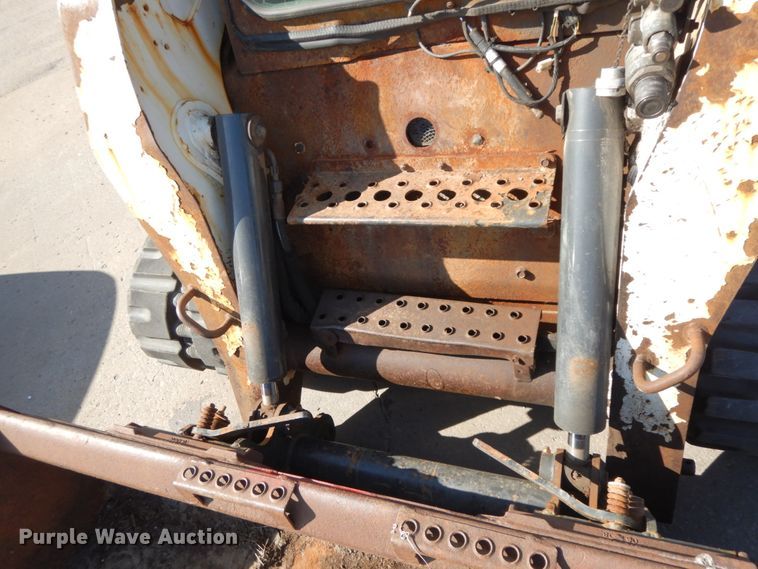 image for item HE9891 2010 Bobcat T320  skid steer loader
