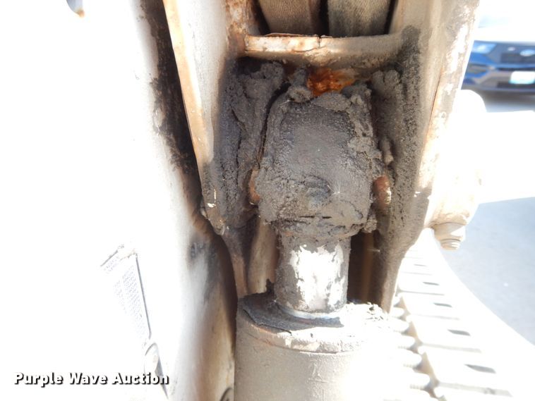 image for item HE9891 2010 Bobcat T320  skid steer loader