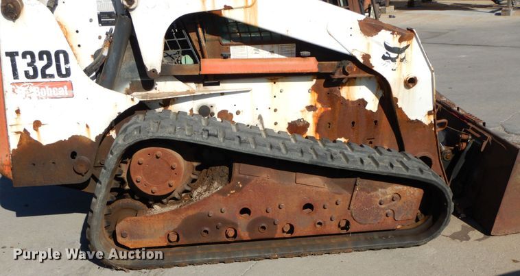image for item HE9891 2010 Bobcat T320  skid steer loader