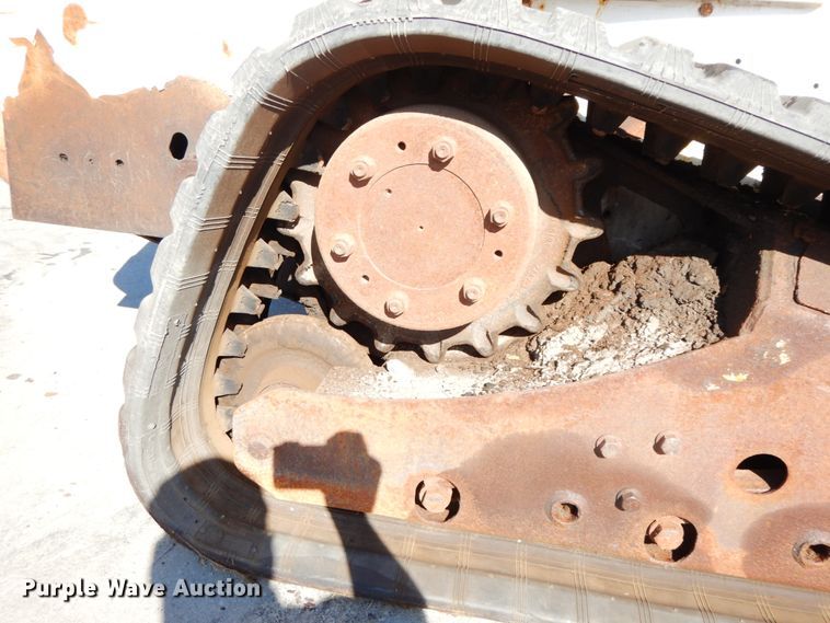 image for item HE9891 2010 Bobcat T320  skid steer loader