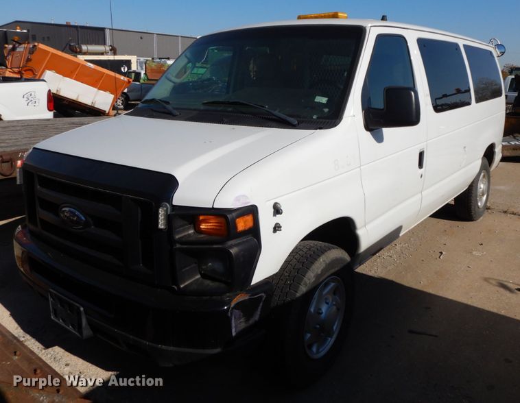 image for item HE9892 2010 Ford E350 Super Duty  van