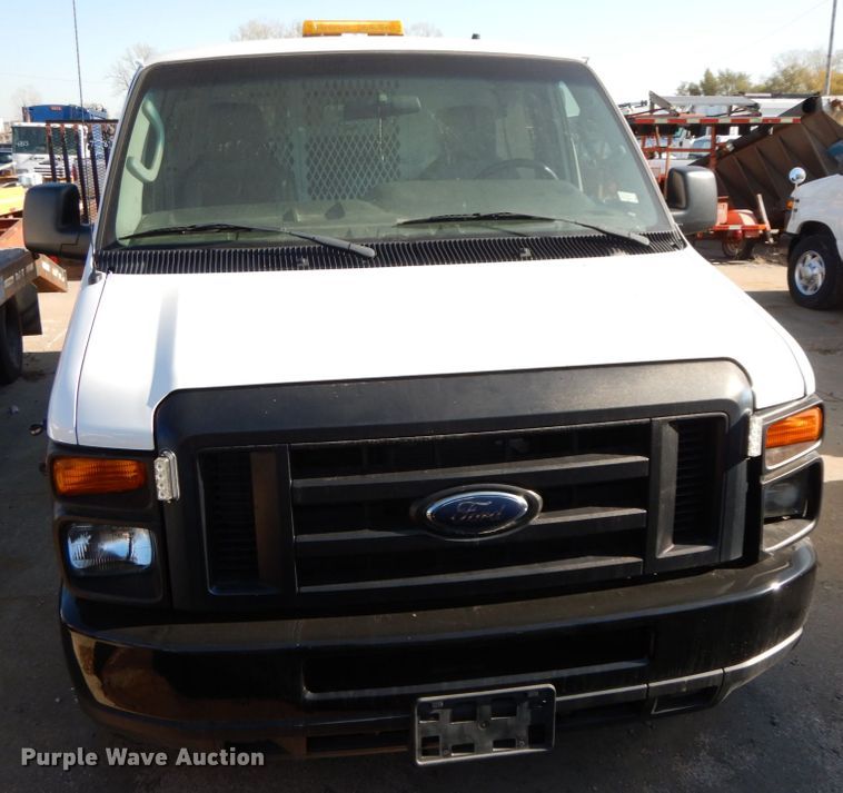image for item HE9892 2010 Ford E350 Super Duty  van