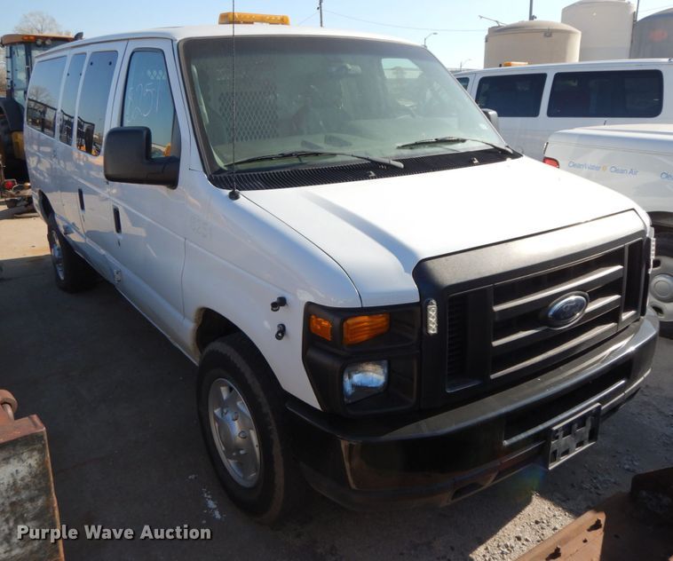 image for item HE9892 2010 Ford E350 Super Duty  van