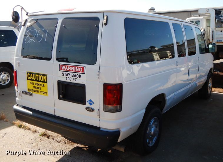 image for item HE9892 2010 Ford E350 Super Duty  van
