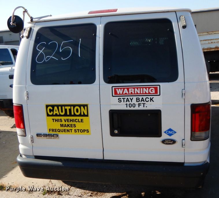 image for item HE9892 2010 Ford E350 Super Duty  van