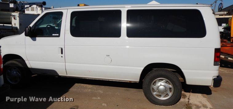 image for item HE9892 2010 Ford E350 Super Duty  van