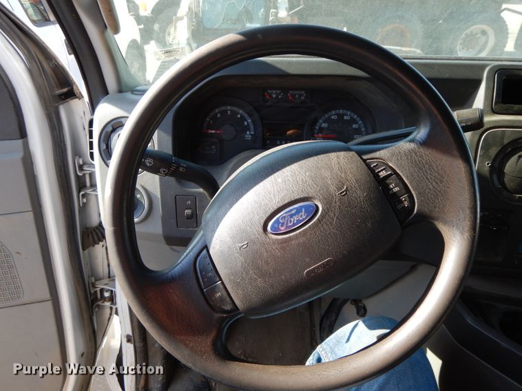 image for item HE9892 2010 Ford E350 Super Duty  van