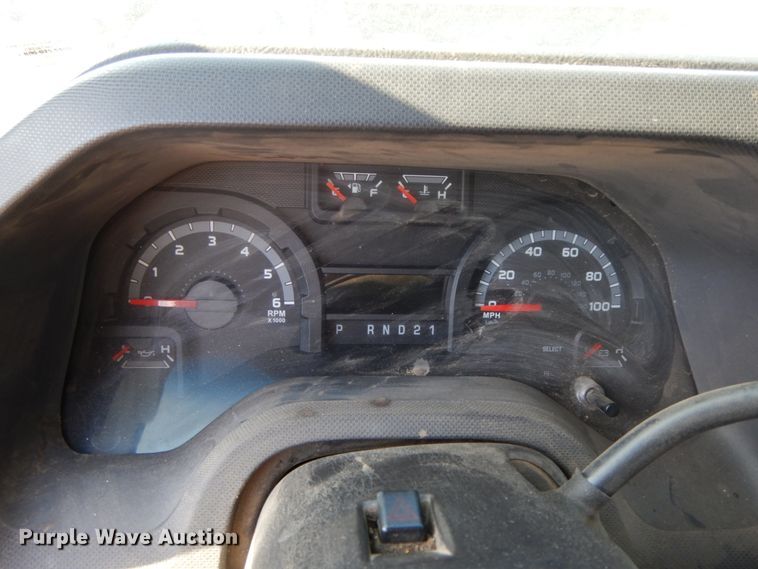 image for item HE9892 2010 Ford E350 Super Duty  van