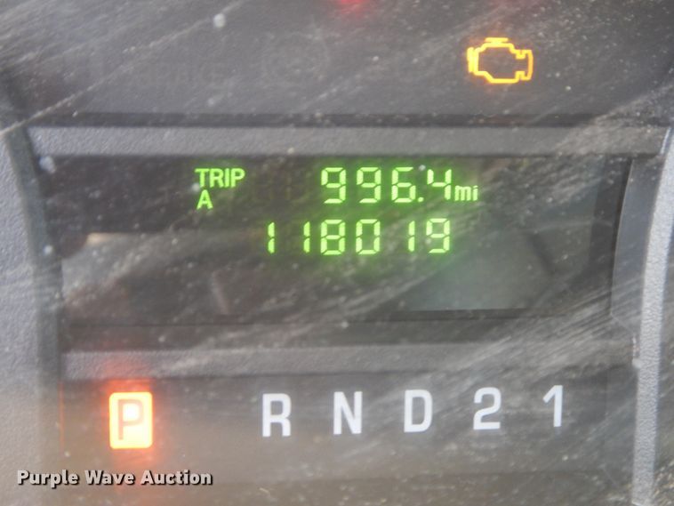 image for item HE9892 2010 Ford E350 Super Duty  van