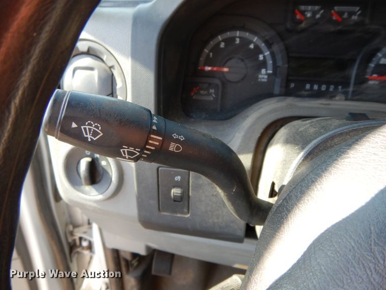 image for item HE9892 2010 Ford E350 Super Duty  van