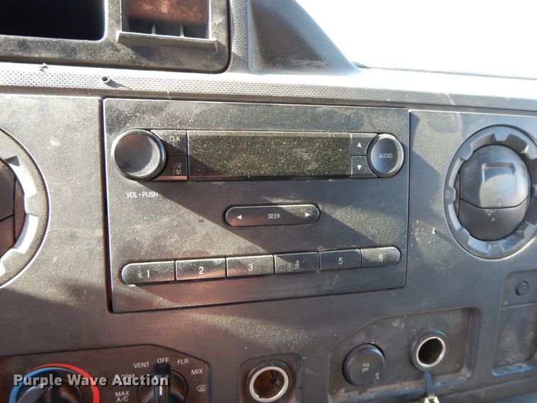 image for item HE9892 2010 Ford E350 Super Duty  van