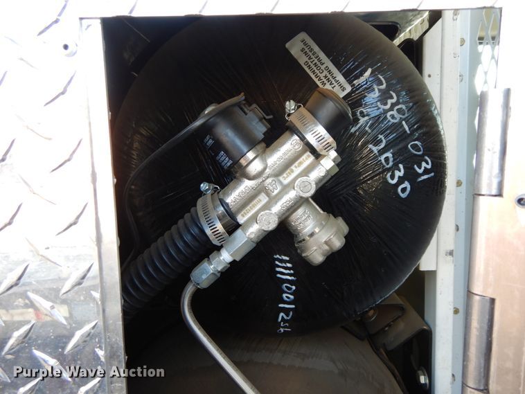 image for item HE9892 2010 Ford E350 Super Duty  van