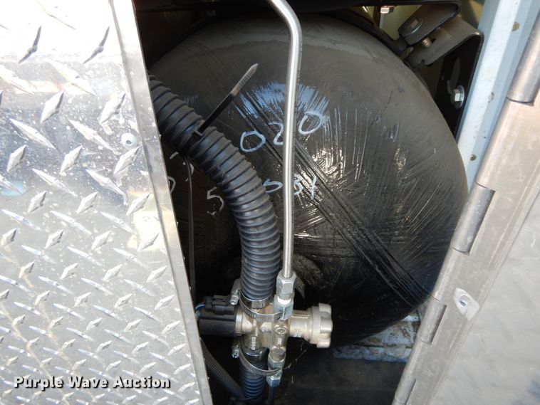 image for item HE9892 2010 Ford E350 Super Duty  van