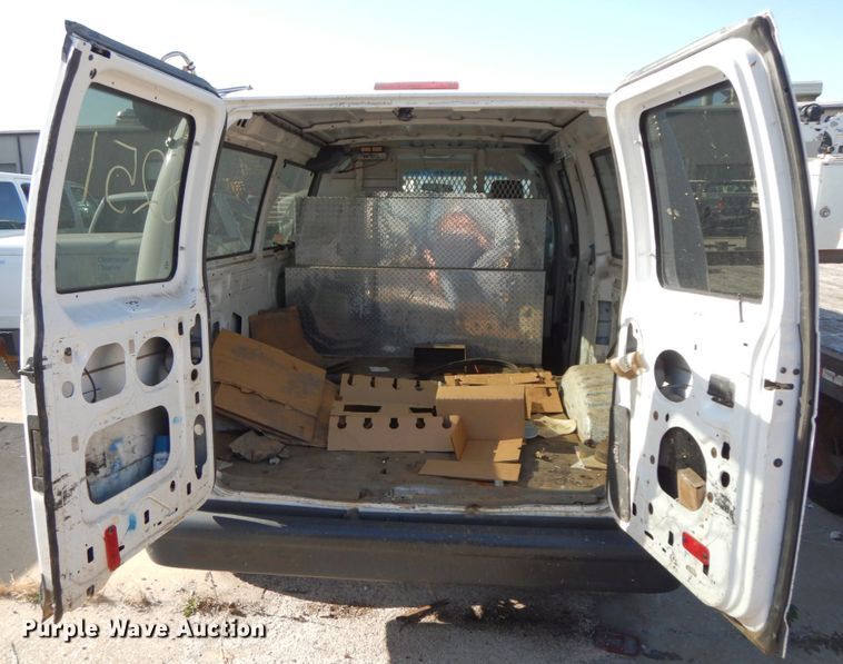 image for item HE9892 2010 Ford E350 Super Duty  van