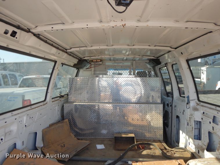 image for item HE9892 2010 Ford E350 Super Duty  van