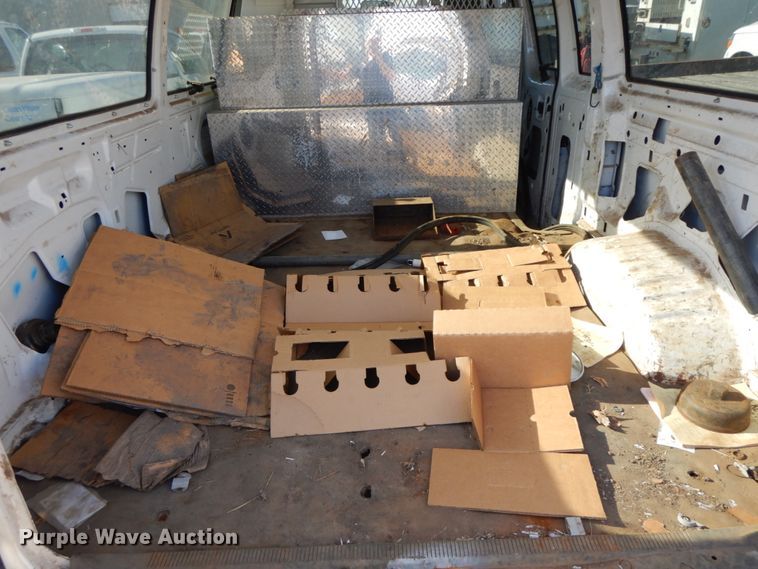 image for item HE9892 2010 Ford E350 Super Duty  van