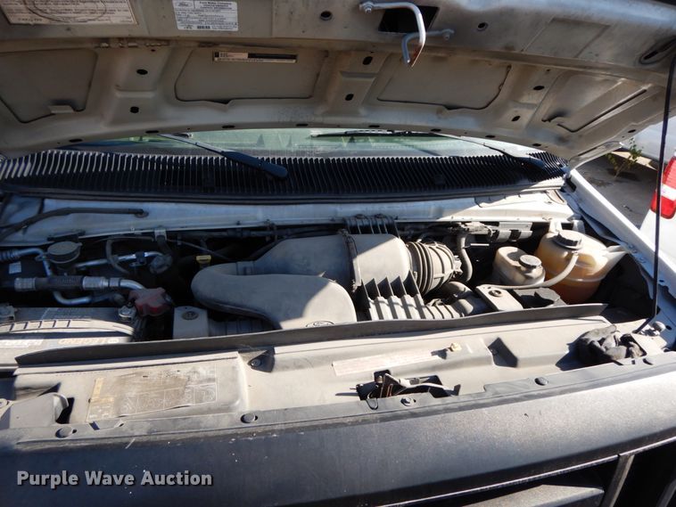 image for item HE9892 2010 Ford E350 Super Duty  van