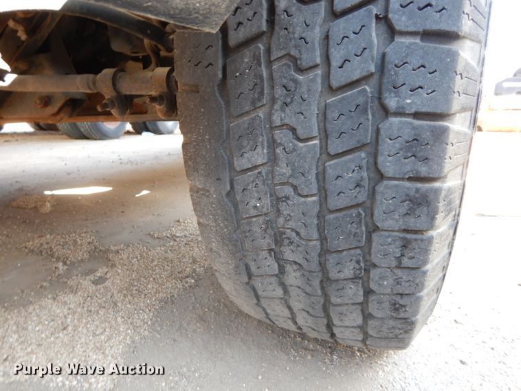 image for item HE9892 2010 Ford E350 Super Duty  van