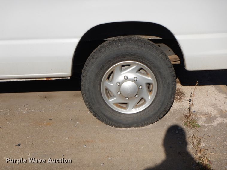 image for item HE9892 2010 Ford E350 Super Duty  van