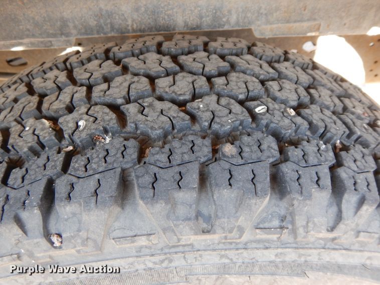 image for item HE9892 2010 Ford E350 Super Duty  van