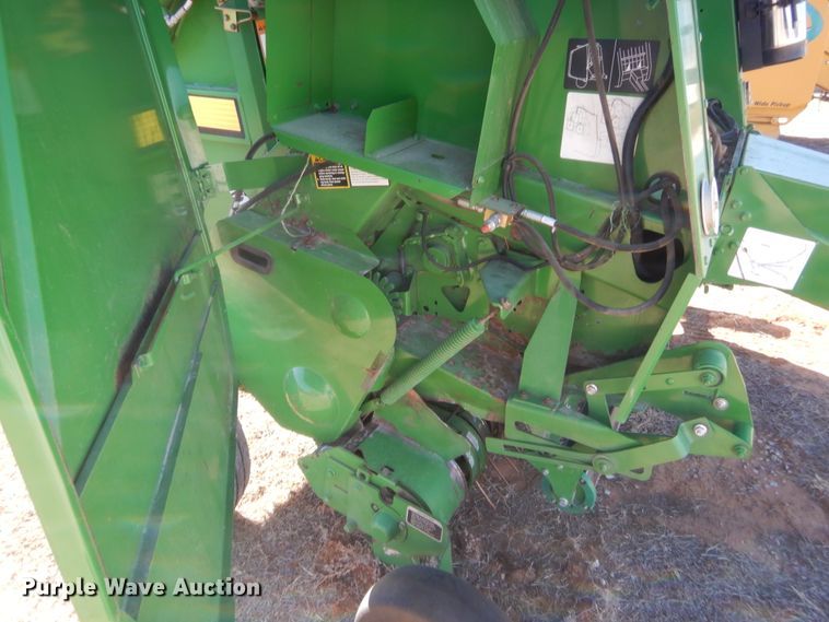 image for item DI3505 2011 John Deere 458  round baler