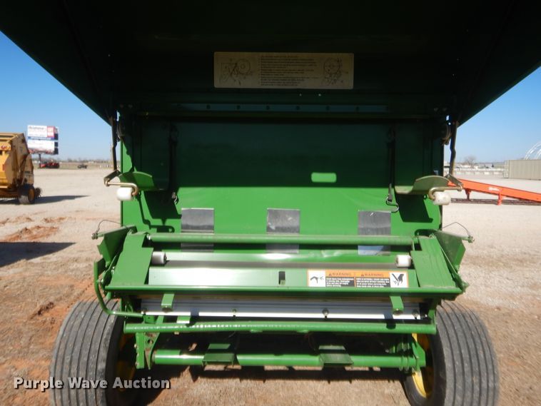 image for item DI3505 2011 John Deere 458  round baler