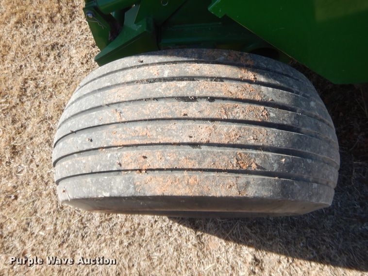 image for item DI3505 2011 John Deere 458  round baler