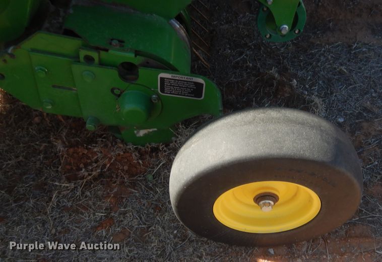 image for item DI3505 2011 John Deere 458  round baler