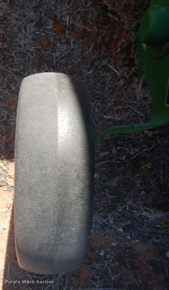 image for item DI3505 2011 John Deere 458  round baler