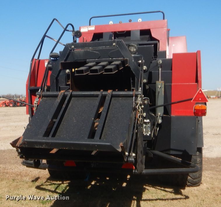 image for item DI3524 2001 New Holland BB940A  large square baler