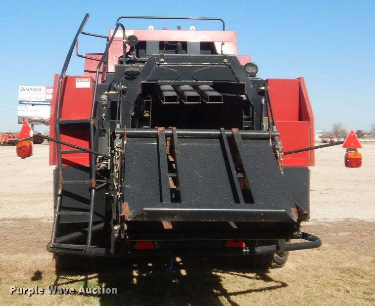 image for item DI3524 2001 New Holland BB940A  large square baler