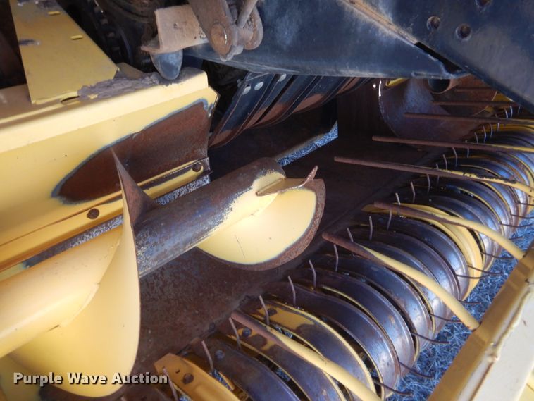 image for item DI3524 2001 New Holland BB940A  large square baler