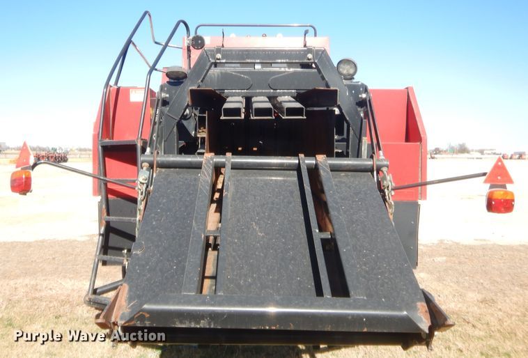 image for item DI3524 2001 New Holland BB940A  large square baler