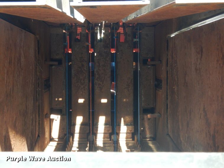 image for item DI3524 2001 New Holland BB940A  large square baler