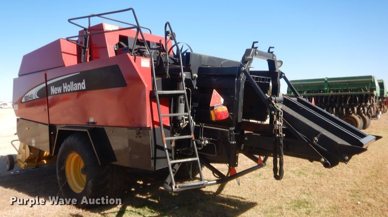 image for item DI3524 2001 New Holland BB940A  large square baler