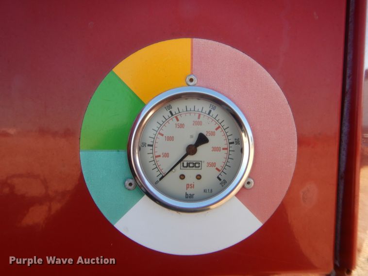 image for item DI3524 2001 New Holland BB940A  large square baler