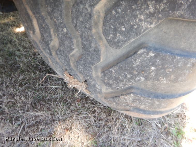 image for item DI3524 2001 New Holland BB940A  large square baler