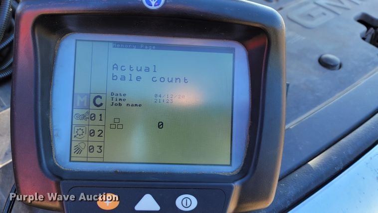 image for item DI3524 2001 New Holland BB940A  large square baler