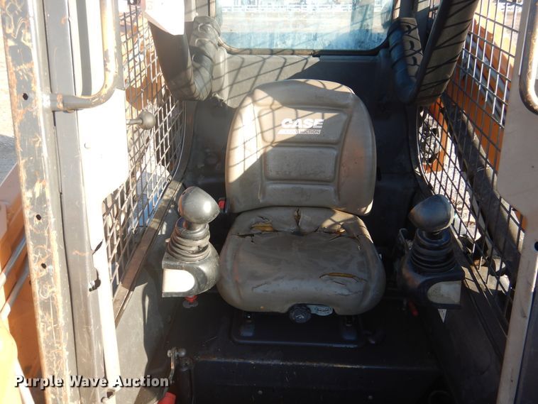 image for item DI3528 2013 Case SV300  skid steer loader