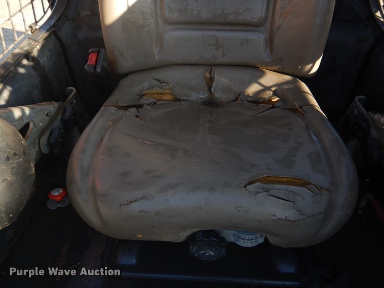 image for item DI3528 2013 Case SV300  skid steer loader