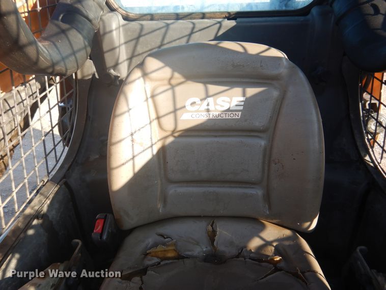 image for item DI3528 2013 Case SV300  skid steer loader