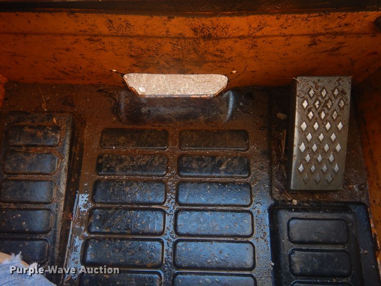 image for item DI3528 2013 Case SV300  skid steer loader