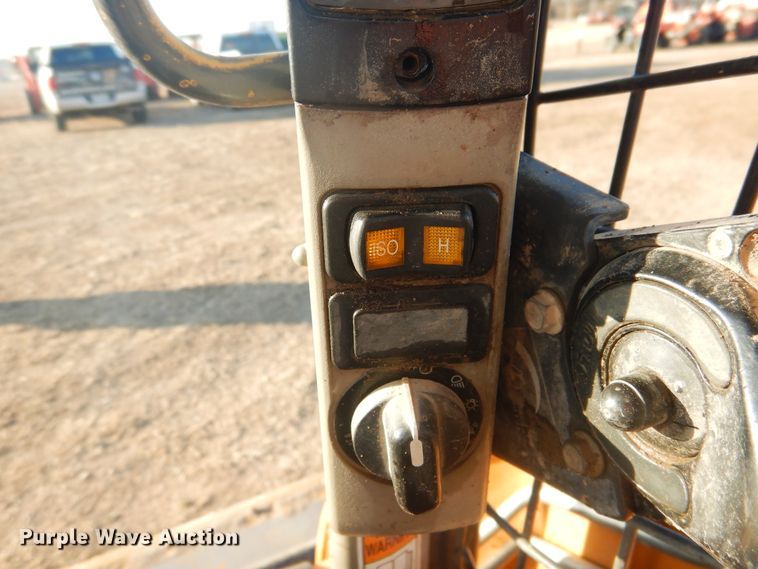 image for item DI3528 2013 Case SV300  skid steer loader