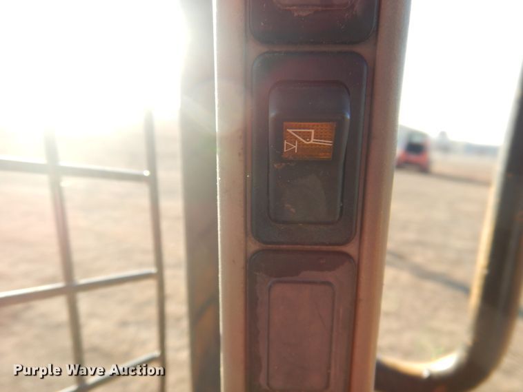 image for item DI3528 2013 Case SV300  skid steer loader