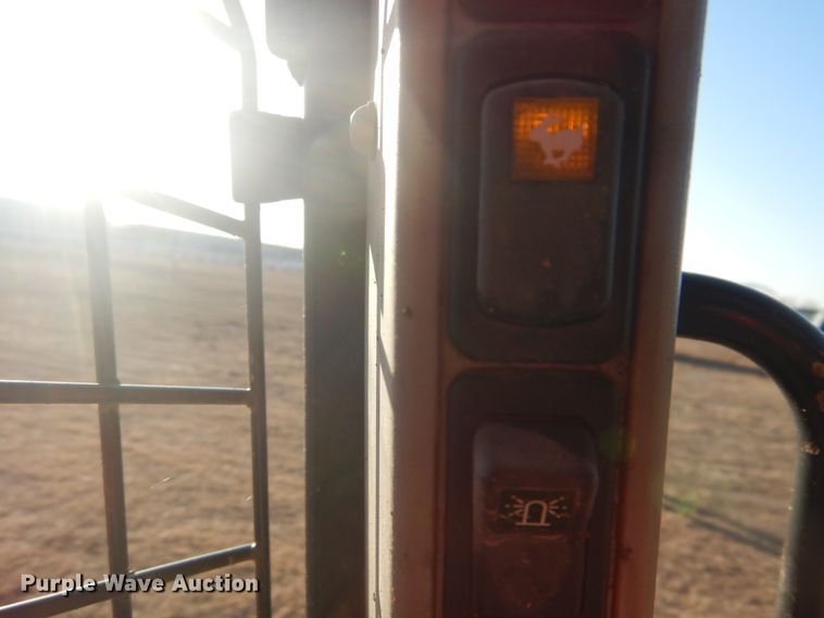 image for item DI3528 2013 Case SV300  skid steer loader